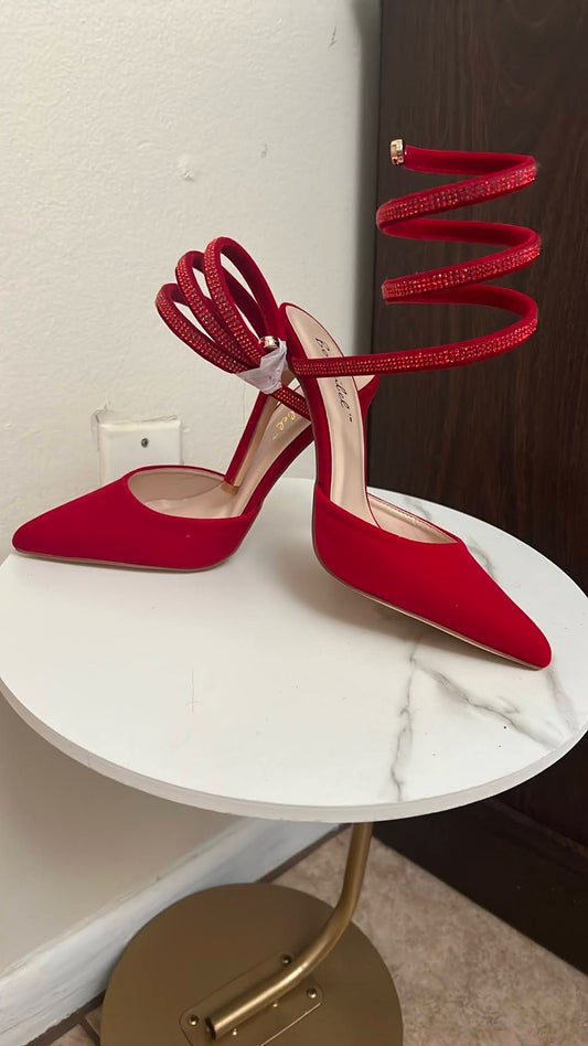 Zapatos rojos elegantes de mujer